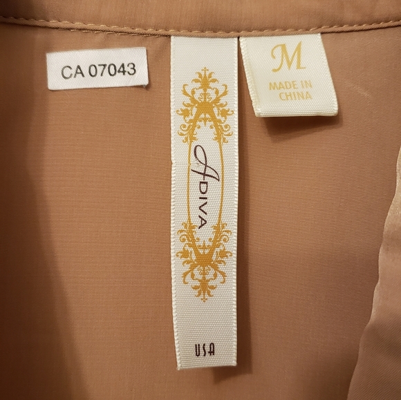 Ladies Blouse - Picture 3 of 5